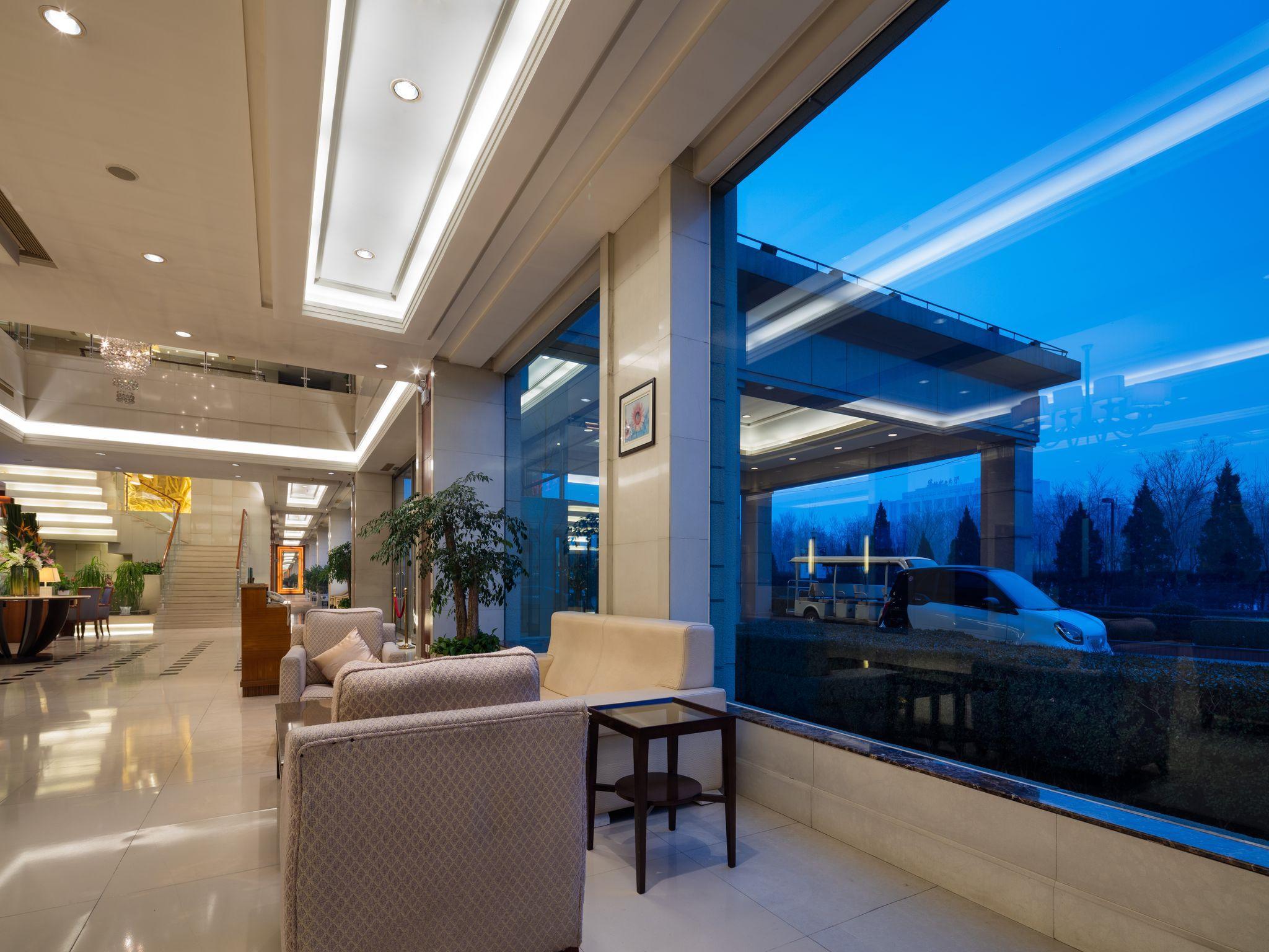 Hotel Ramada Beijing North à Changping Extérieur photo
