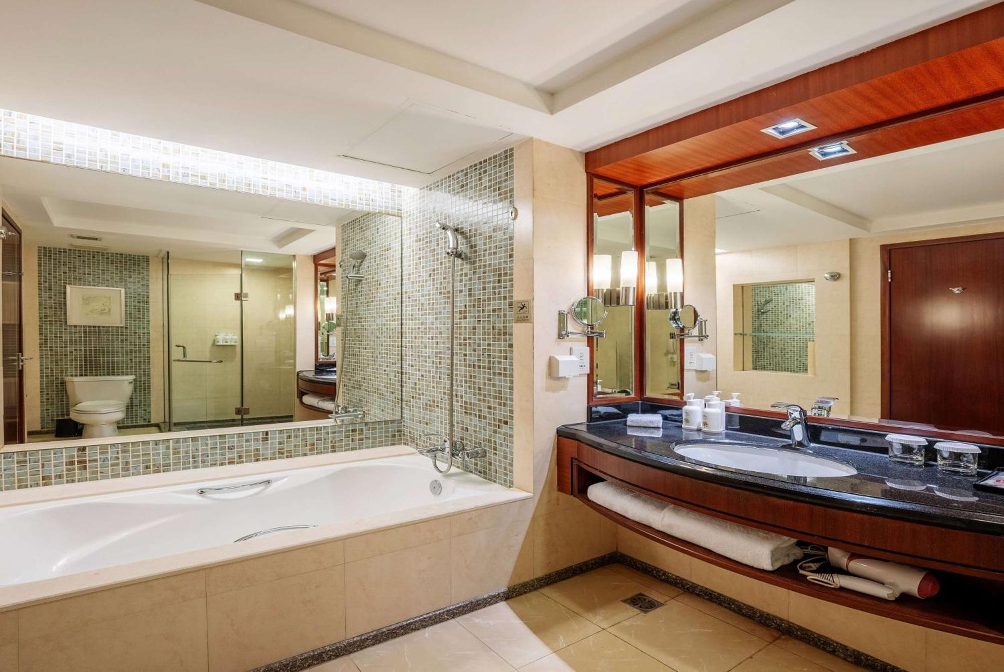 Hotel Ramada Beijing North à Changping Extérieur photo
