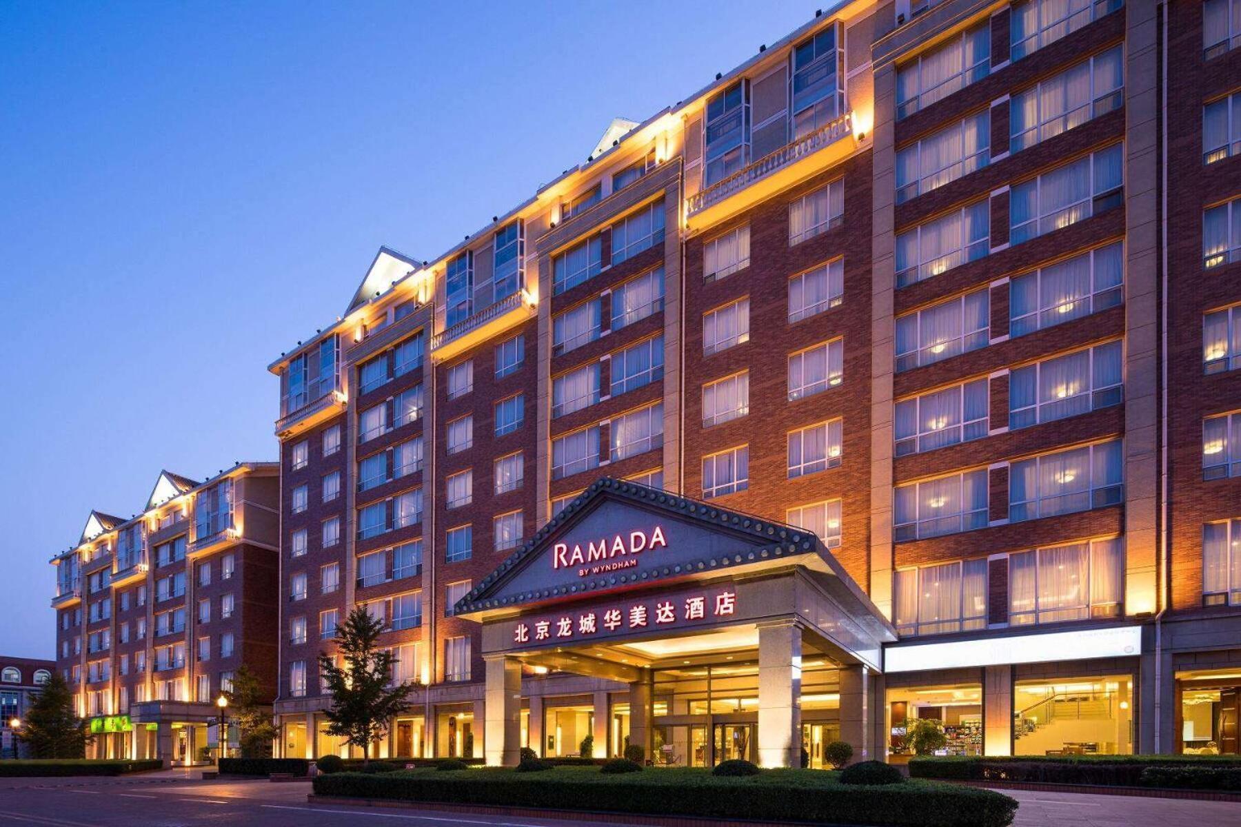 Hotel Ramada Beijing North à Changping Extérieur photo