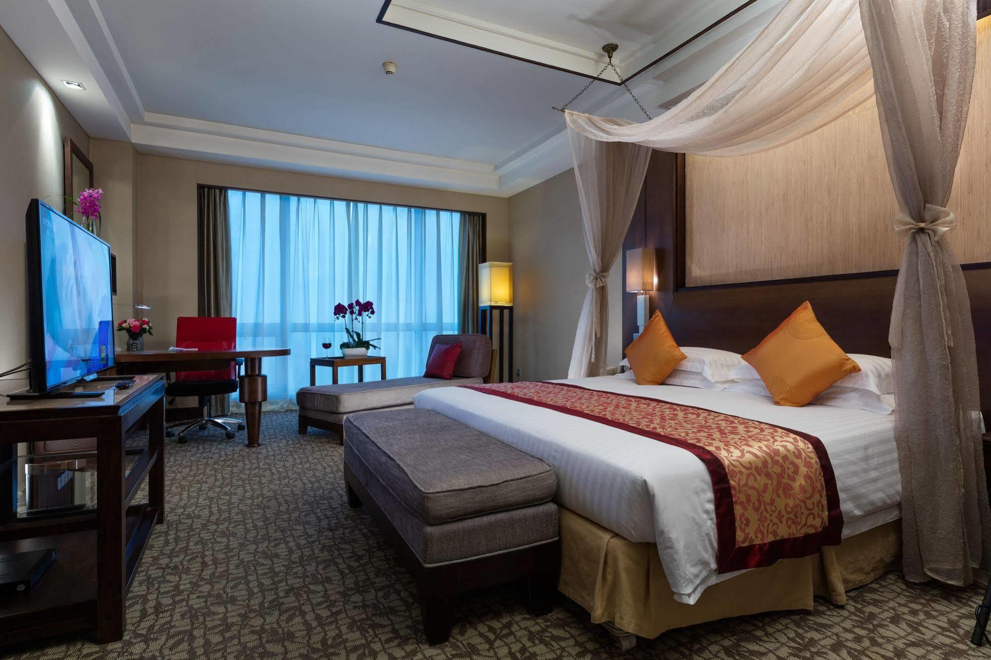 Hotel Ramada Beijing North à Changping Extérieur photo