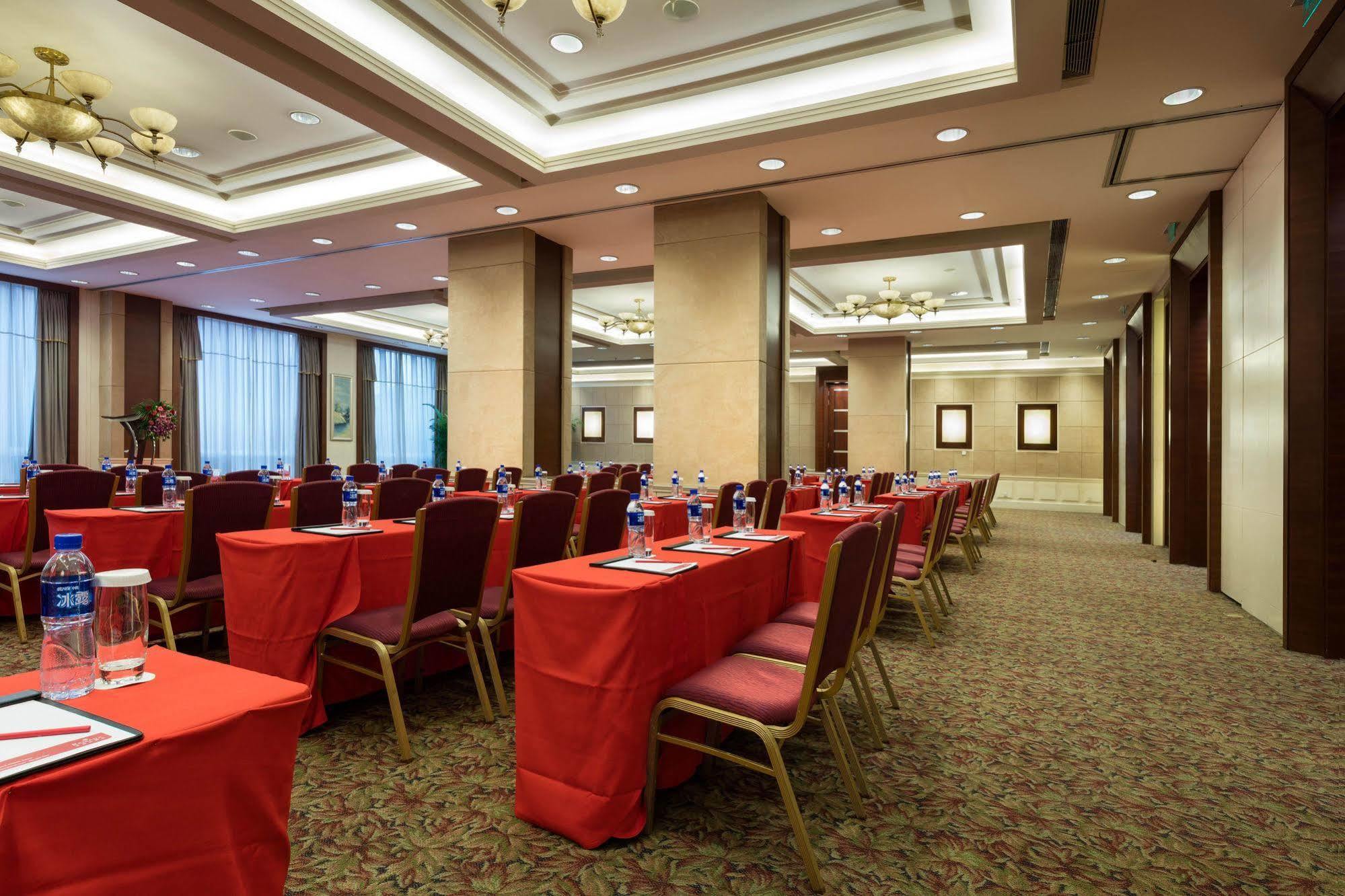 Hotel Ramada Beijing North à Changping Extérieur photo